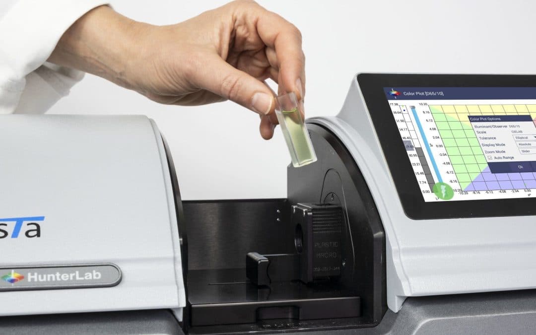 Farbmessung von flüssigen Chemieprodukten mit dem Spektralphotometer Vista
